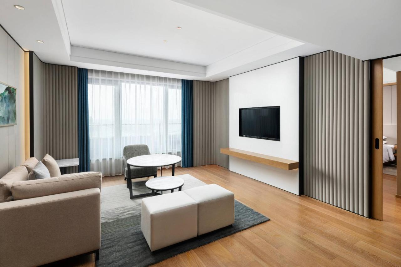 Courtyard By Marriott Hangzhou West Exterior photo